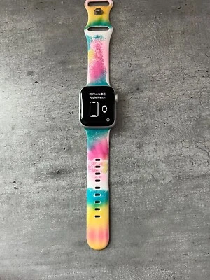 Apple Watch Series 4 40 mm estojo de alumínio prata com pulseira Tie-Dye (GPS + LTE) - Imagem 1 de 2