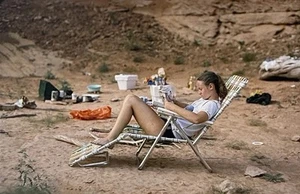 Vintage Photo Slide 1981 Woman Reading Beach Sitting Relaxing - Imagen 1 de 2