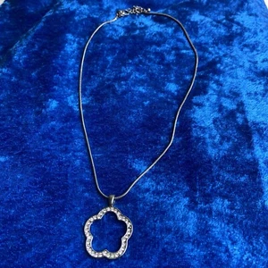 Premier Designs BLOSSOM Crystal Flower Shape Necklace - Picture 1 of 8