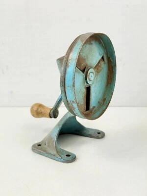 Vintage 1940s Cast Iron Rotary Grater Shredder – Kitchenalia Prop Display Decor - Image 1 of 4