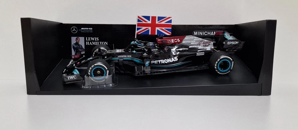 MINICHAMPS SCALA 1:18 MODELLINO AUTO F1 MERCEDES LEWIS HAMILTON INGHILTERRA 2021 - Immagine 1 di 4