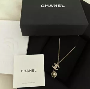Chanel Cocomark Logo Motiv Perlenkette mit Box #33 - Bild 1 von 2