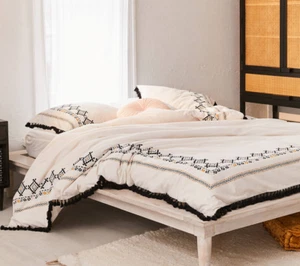 Urban Outfitters Dara Border Print Tassel Duvet Cover ONLY Full/Queen Cream NWT - Picture 1 of 8
