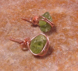 925 Sterlingsilber Rosengold Platte Natur Peridot Drahtwickel Ohrstecker. - Bild 1 von 4