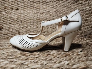 Naturalizer Women's White Cream T-strap Dressy Comfort Pumps Heels size 7 M - Picture 1 of 12
