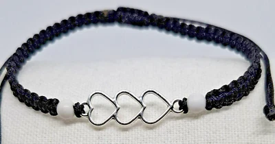 Handgeknüpftes schwarzes Makramee Armband mit herz  - Verstellbares Armband - Bild 1 von 3