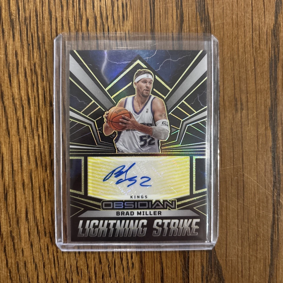 Obsidian Brad Miller Lightning Strike Auto Gold 2022-23/10 Kings Foto 1 de 2