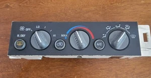 GM GMC CHEVY 09378805 1572547 A/C HEATER CLIMATE TEMPERATURE CONTROL OEM - Picture 1 of 4