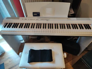 e piano 88 tasten yamaha mit Stuhl & Pedal - Bild 1 von 2