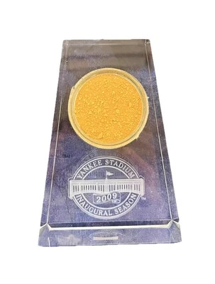 Steiner Sports Yankee Stadium 2009 temporada inaugural juego usado peso de papel sucio Foto 1 de 3