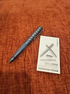 NUEVO bolígrafo de titanio azul 1100-16 hecho en banco descontinuado con tinta negra difícil de encontrar - Imagen 1 de 4