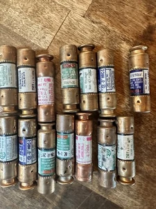 14x - Assorted FUSETRON FRN-R-20 And 15 20A 250V DUAL-ELEMENT TIME-DELAY FUSE - Picture 1 of 3