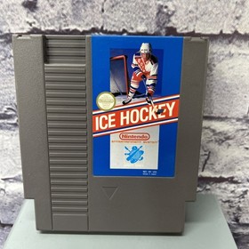 Sistema de entretenimiento NES Nintendo Ice Hockey (1988). &iexcl;Funciona muy bien! &iexcl;Aut&eacute;ntico!