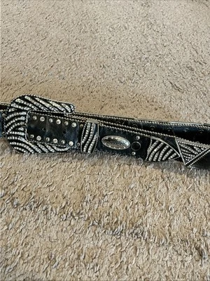 Cinturón de cuero negro Atlas de segunda mano al por mayor diseño triangular de metal pesado Foto 1 de 4