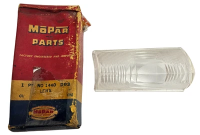 Luz de estacionamiento derecha Plymouth Cambridge Belvedere 1953 lente transparente 1440093 nuevo en stock Foto 1 de 4