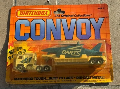 Спичечный коробок Convoy CY-12 Kenworth Самолет Транспортер Дартс Неперфорированный 1984 - Изображение 1 из 4