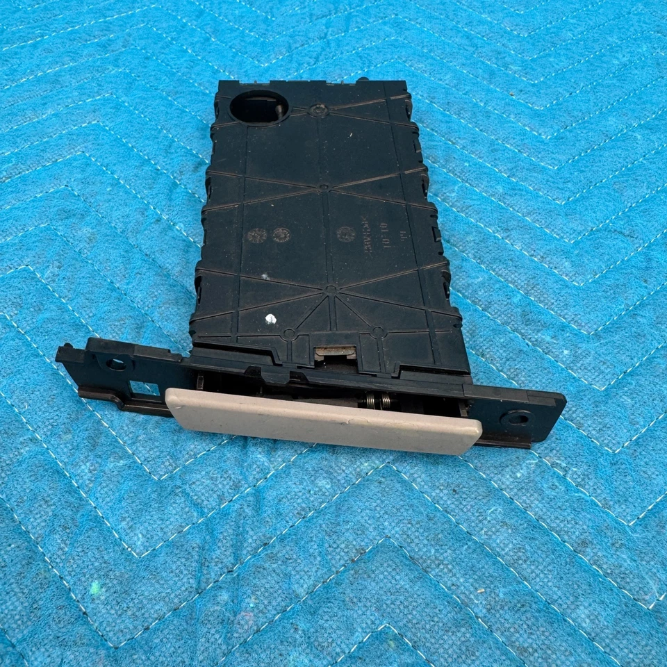 BMW 325i E90 2006-2011 consola delantera portavasos OEM 7127461 Foto 1 de 4