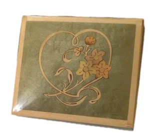Caja de música vintage de madera con incrustaciones florales hecha en Italia romance pies de metal "Marea baja" - Imagen 1 de 9