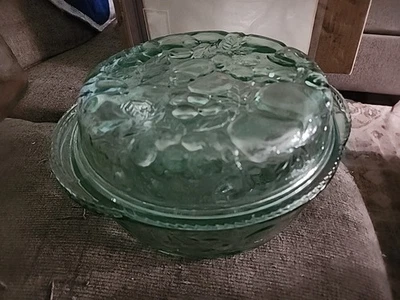 Vintage Libbey "Orchard Fruit" Green 3 qt Glass Covered Casserole dish EXC - Image 1 of 4