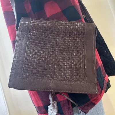 Bolso Fendi de cuero tejido marrón Foto 1 de 4