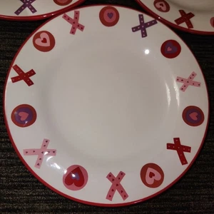 Rare Adorable Set Of 3 Heart XOXO Salad/Dessert Plates Kohls NWT - Picture 1 of 3