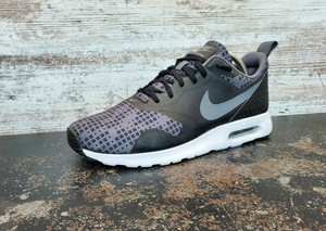 Nike Air Max Tavas sneakers in 6 colors (only $60) | RunRepeat