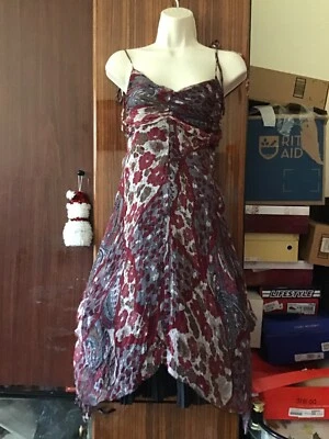 Vestido para mujer avellana escote multicolor talla M. Usado Foto 1 de 4