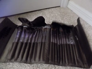 Seto f 18 Professional Make Up Brushes, By Enda New - Picture 1 of 6
