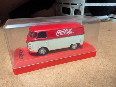 SOLIDO 1.18 VW COMBI (SPLIT WINDSCREEN) 1966 COCA-COLA VAN W/Display Case - Image 1 of 4