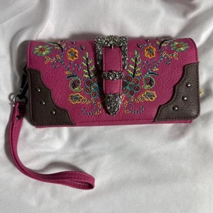 Montana West Pink Floral Embrodered Buckle Collection Wristlet Wallet NWT NEW - Picture 1 of 10