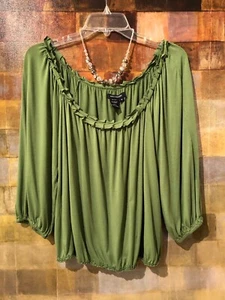MAX EDITION Green 3/4 Sleeve Top W/Embellished Pleated Neckline Sz M (8-10) EUC - Picture 1 of 4