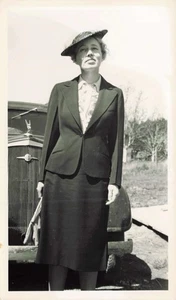 Vintage Foto schöne Frau Schleier Hut Mode Chevrolet Antik Auto  - Bild 1 von 2