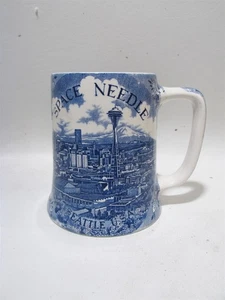 Staffordshire England Enco Seattle Space Needle souvenir Tankard blu e bianco - Foto 1 di 7
