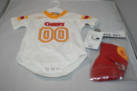 Kansas City Chiefs 3 Piece Set Baby 6M-9M Creeper, Cap & Booties Reebok NFL NWT Cover