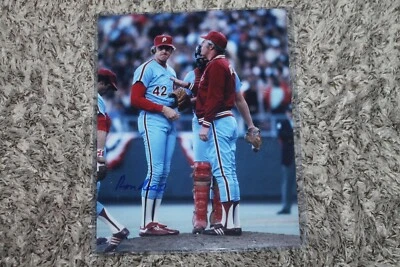 RON REED AUTOGRAPHED PHILLIES 8X10 PHOTO POSE 3 - Image 1 of 2
