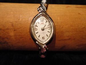 Waltham Ladies Wrist Watch Silver Tone 17 Jewel Swiss Wind Up Vintage