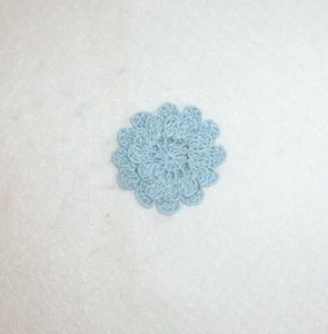 Crochet Light Blue 2-Layered Mum Flower Applique X-Small Sewing - Imagen 1 de 2