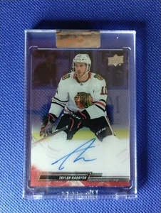 Taylor Raddysh Auto 2022-23 Upper Deck Clear Cut *NorthernRoute* - Imagen 1 de 1