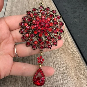 Vintage Jewelry Red Cluster Rhinestone Brooch Dangling Charm Pin Large Red - Picture 1 of 8