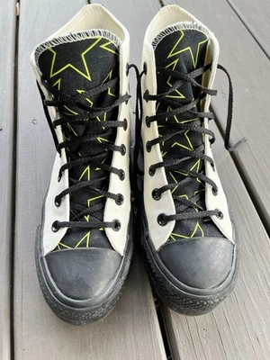 Billie Eilish tamanho 8 Converse feito sob medida - Branco, preto, verde com estrelas - Imagem 1 de 4