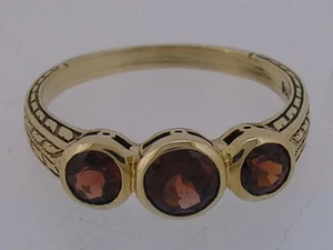R076- Vintage style Genuine 9ct Yellow Gold NATURAL Garnet Trilogy Ring size M - Picture 1 of 3