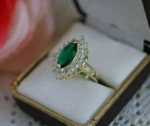 Anillo de boda con halo de esmeralda simulada marquesa de 2 quilates enchapado en oro amarillo de 14 k - Imagen 1 de 7