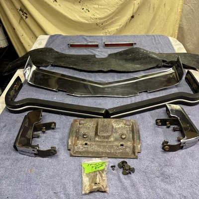 LOTE de 8 peças de para-choque dianteiro Cadillac Eldorado 1979-85 com ferragens de montagem - BOM! - Imagem 1 de 4