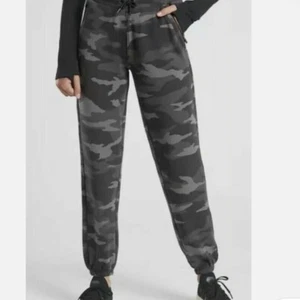 Athleta Camo Warm Up Joggers Girls Activewear Gray Size Medium - Picture 1 of 8