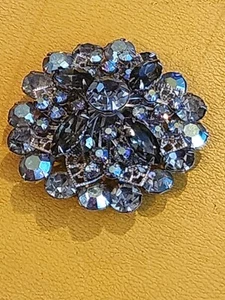 Broche de diamantes de imitación abovedados azules Navettes AB Chatons de colección - Imagen 1 de 6