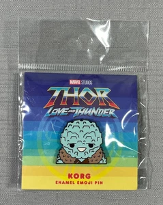 Pin emoji Korg Thor Amor y Trueno Marvel Pinback Botón Esmalte - Imagen 1 de 2