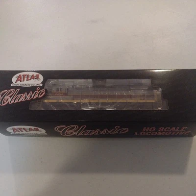 Atlas Erie Lackawanna #2454 RR C-425 Locomotive HO - Image 1 of 3