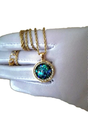 Colgante de ópalo: pavo real 16 mm resina ópalo chapado en oro de 18 quilates acero inoxidable macizo Foto 1 de 4