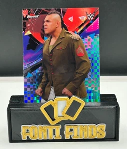Commander Azeez X-Fractor Rookie RC Topps Finest WWE 2021 #50 - Bild 1 von 3