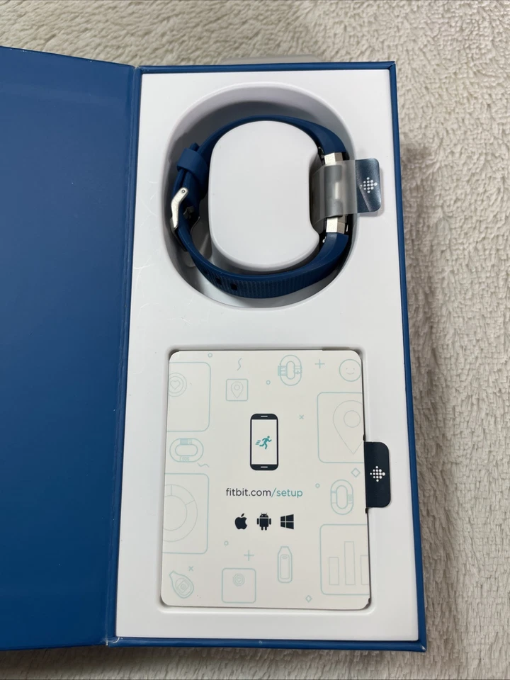 NUEVO Fitbit Charge 2 Monitor de Ritmo Cardíaco Fitness Pulsera Rastreador Azul Pequeño Foto 1 de 4